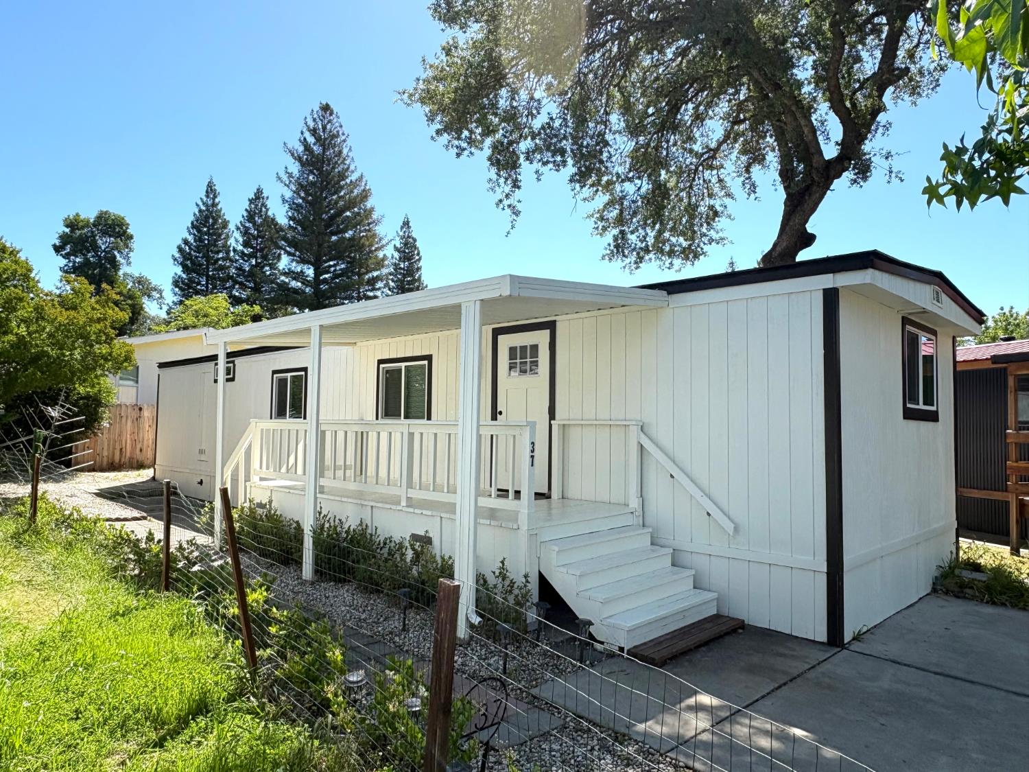 6805 Douglas Boulevard 37