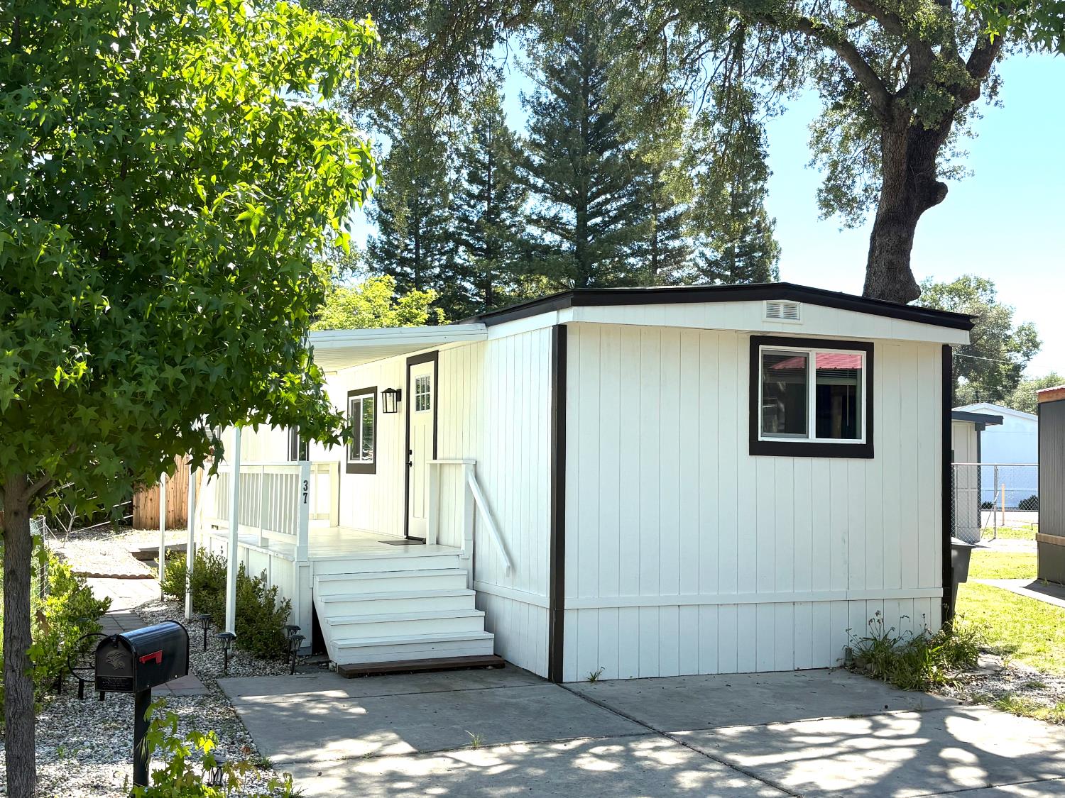 6805 Douglas Boulevard 37
