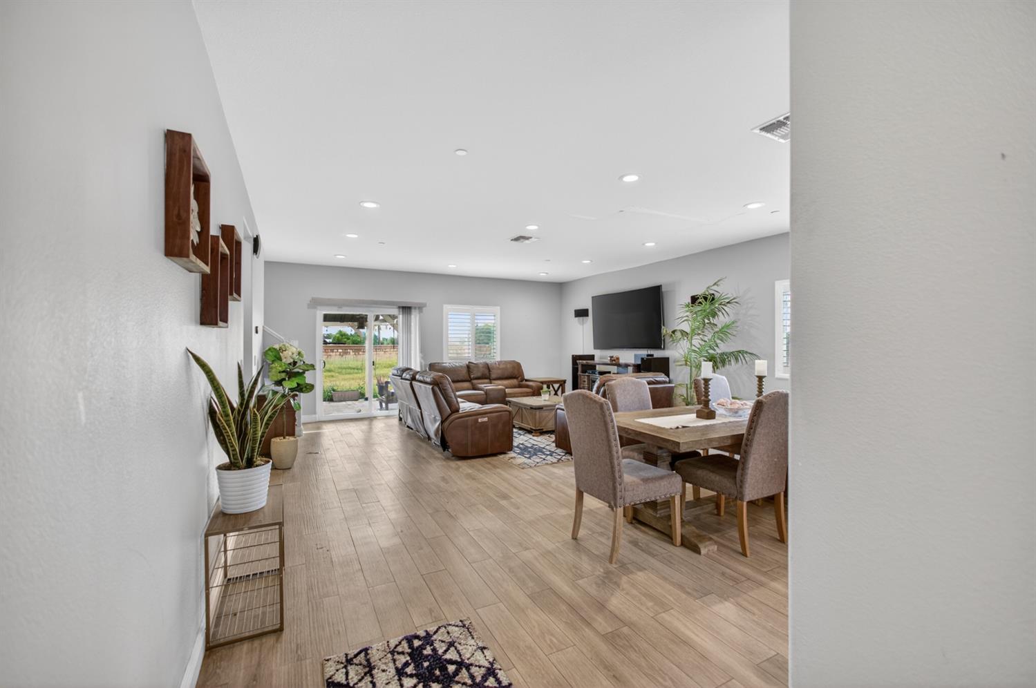 1456 BAMBOO Street