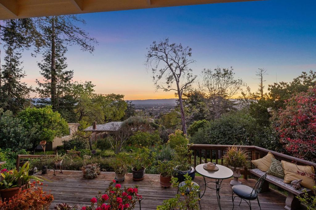 Photo of 10775 Ridgeview Way, San Jose, CA 95127 (MLS # 226037915)