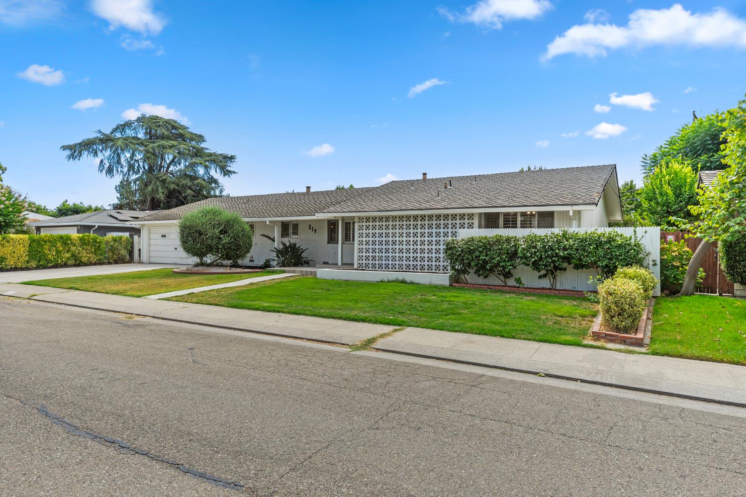 14 W Canterbury Drive - Photo 3