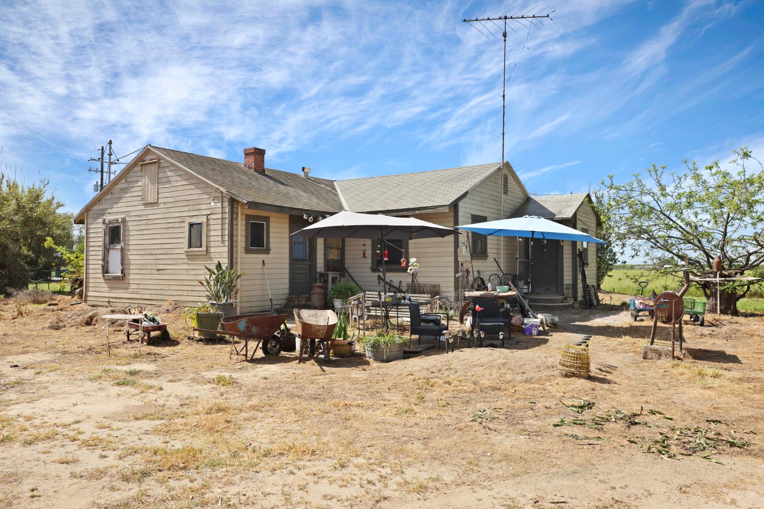 21398 Oleander Avenue