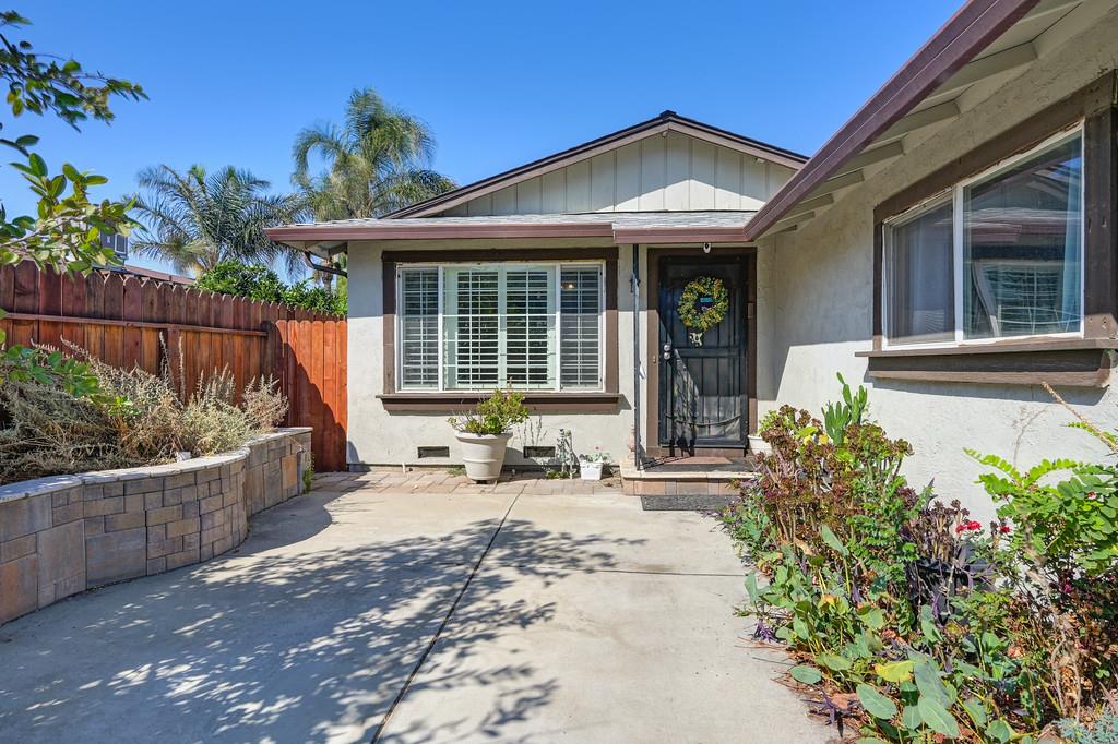 41 W Kavanagh Avenue