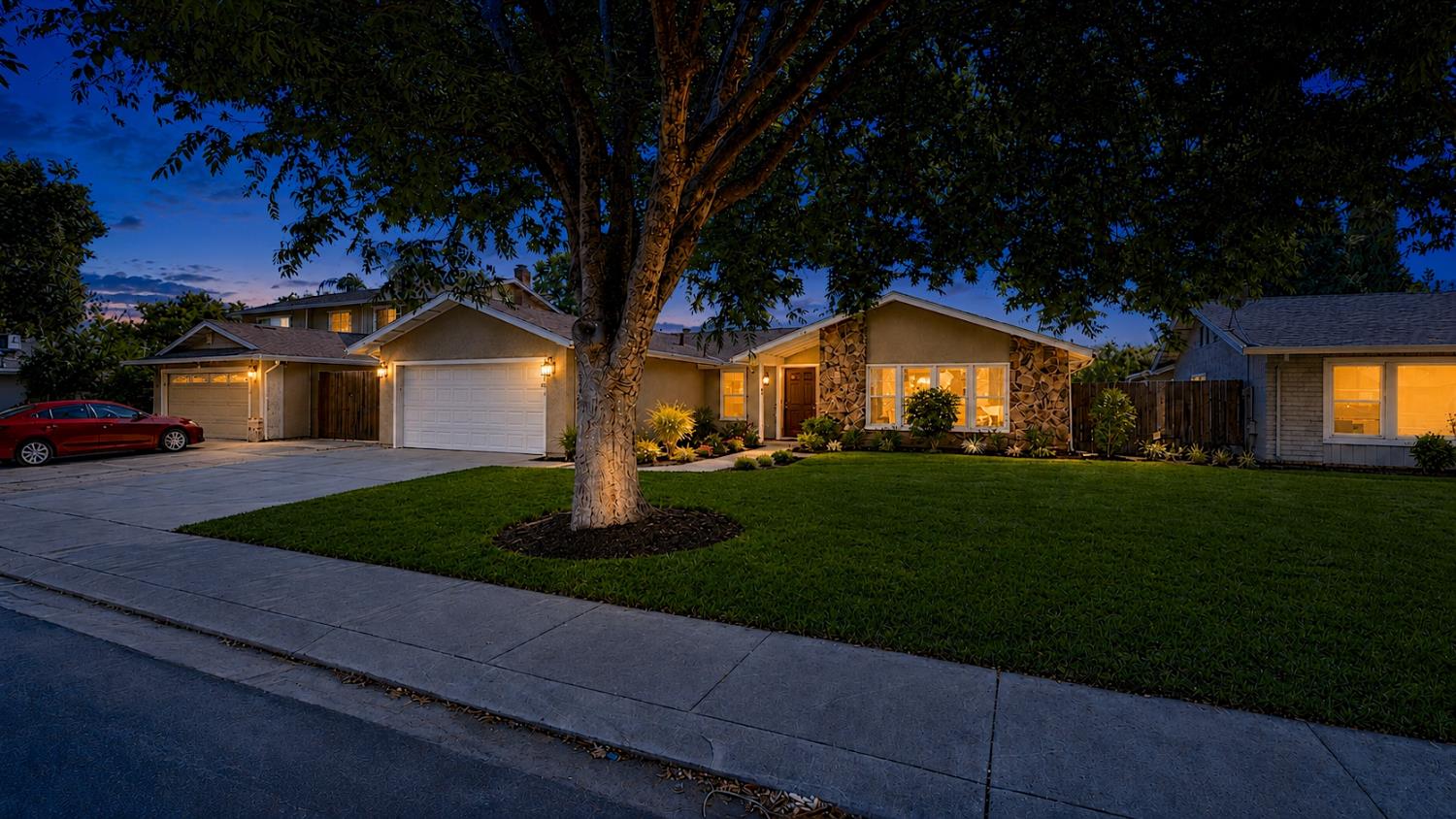 3704 Kona Oak Drive