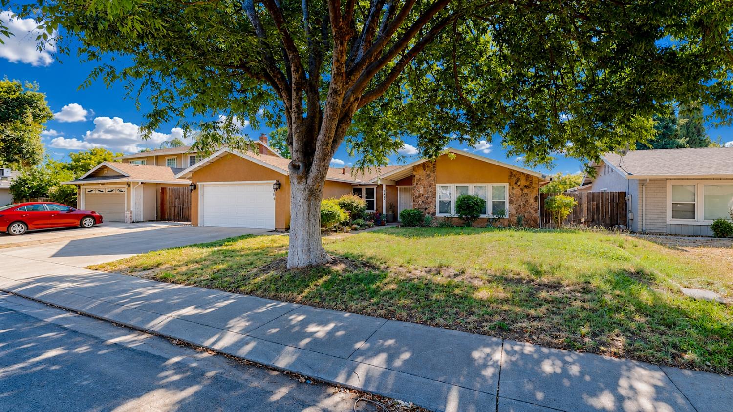 3704 Kona Oak Drive