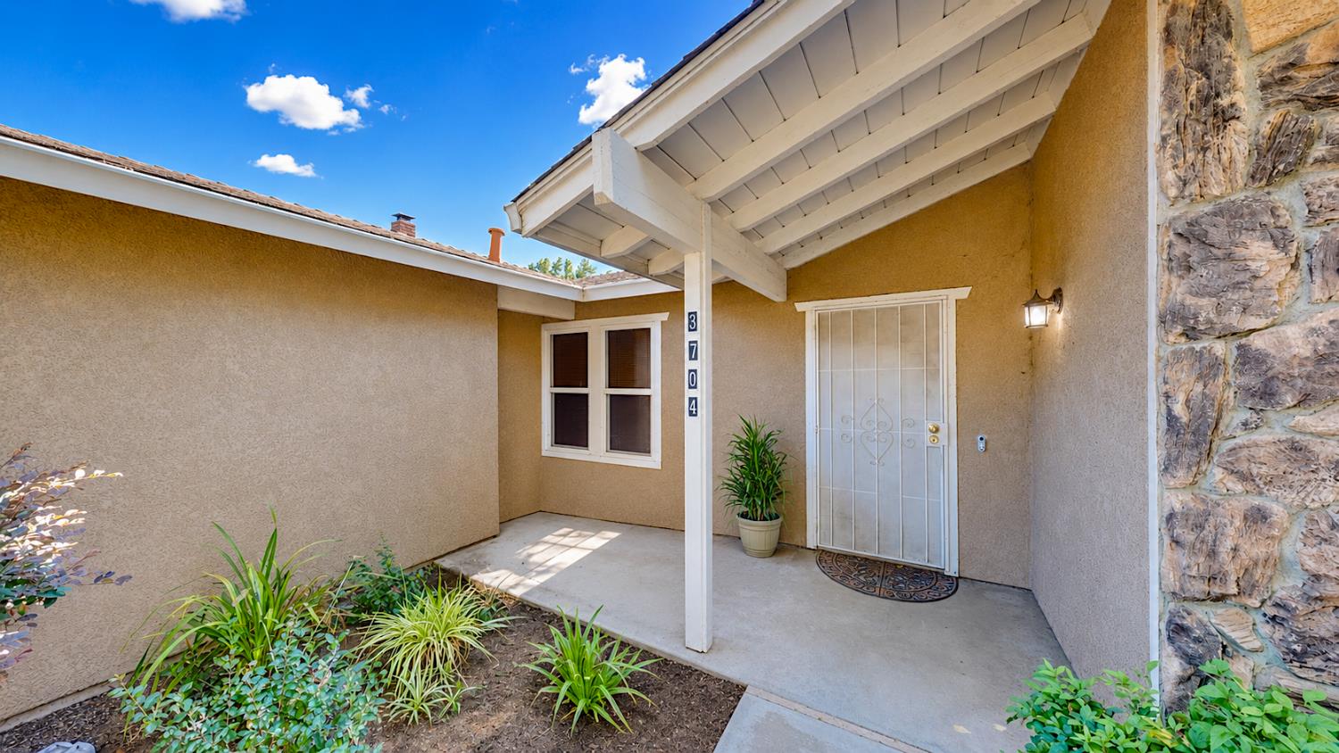 3704 Kona Oak Drive