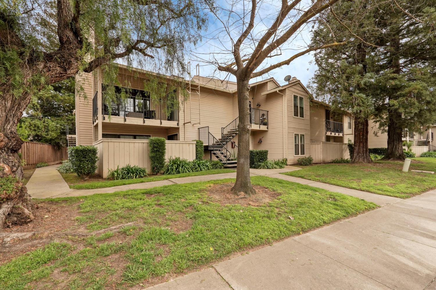 2401 Eilers Lane 1105