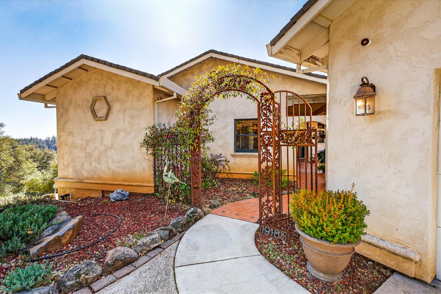 19165 Leopard Ct