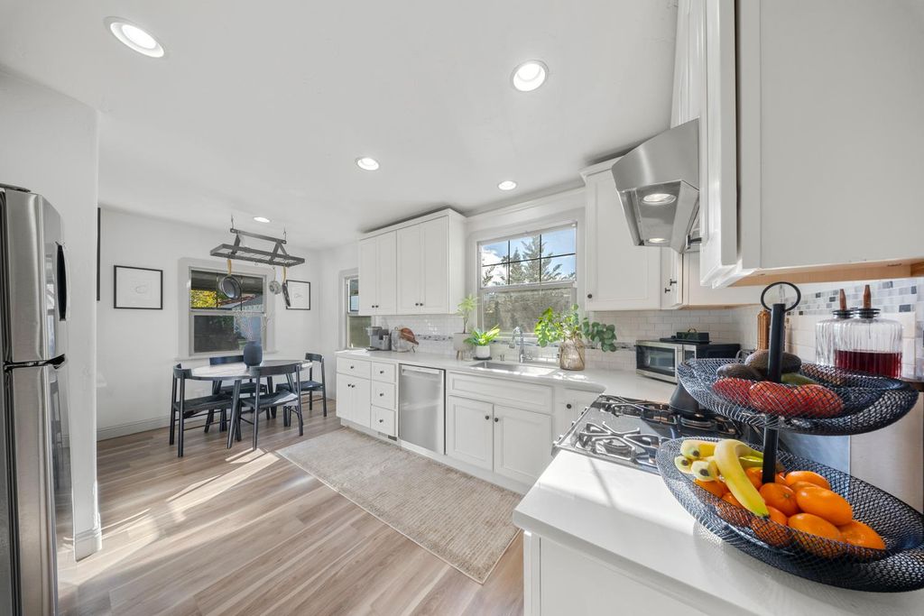 Photo of 530 MYRTLE Avenue, Modesto, CA 95350 (MLS # 225143255)