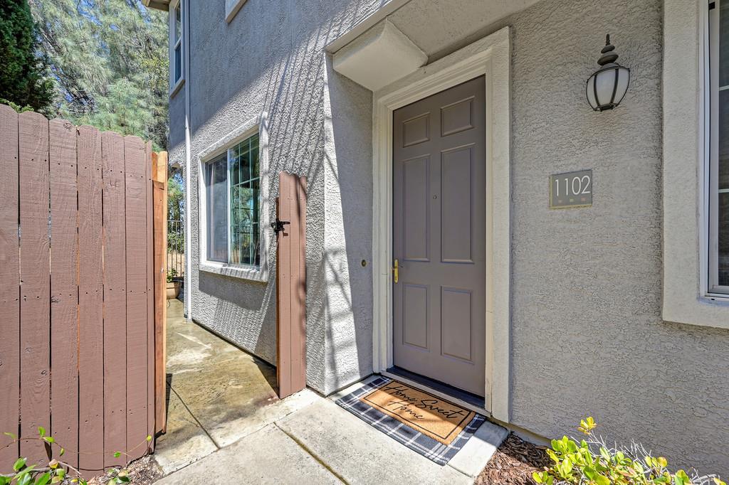 1102 Ferry Circle