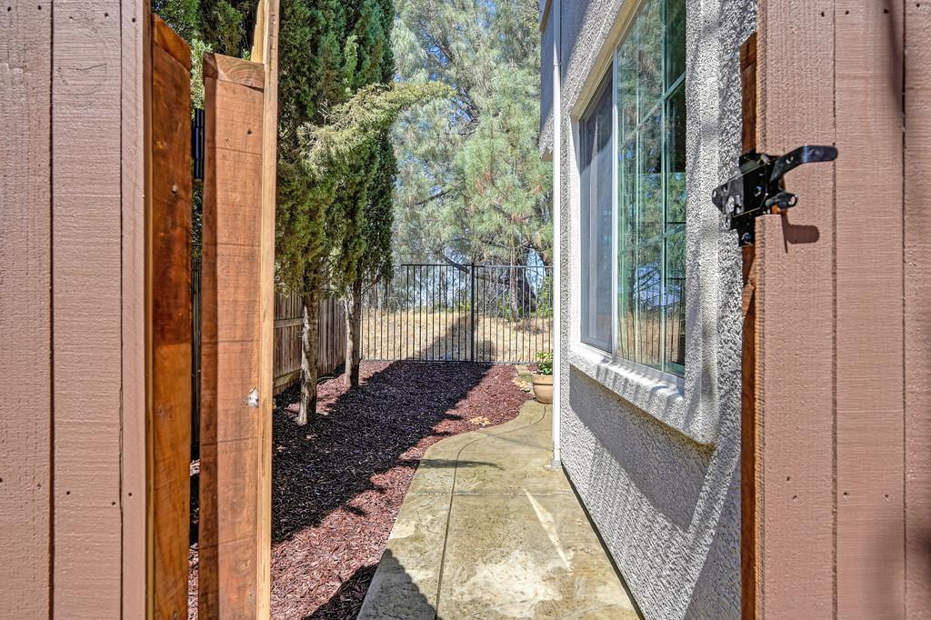 1102 Ferry Circle