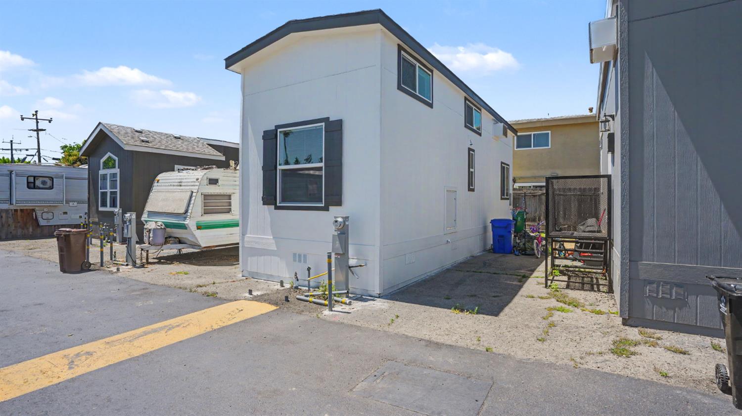 2425 Church Lane 8