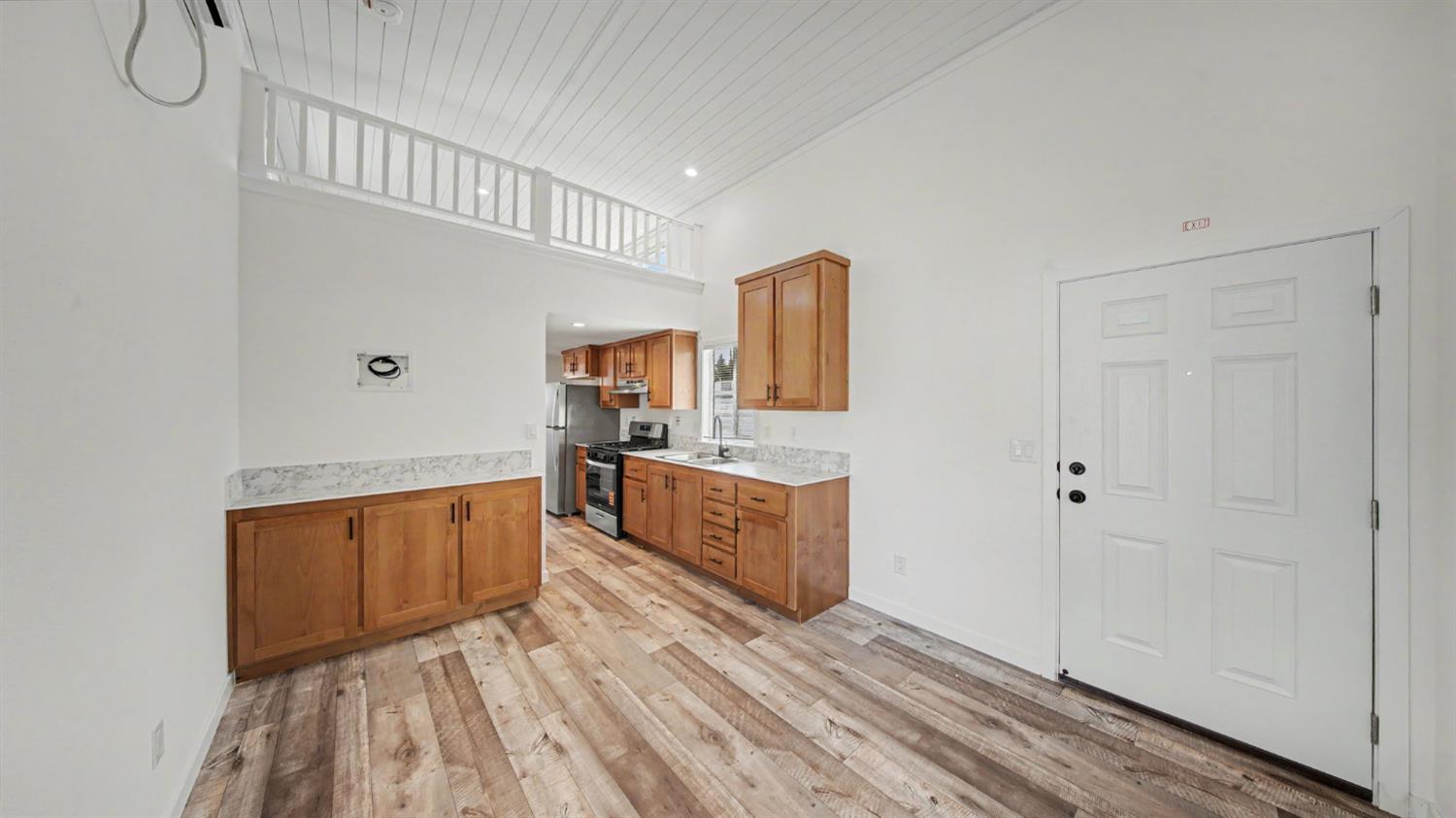 2425 Church Lane 8