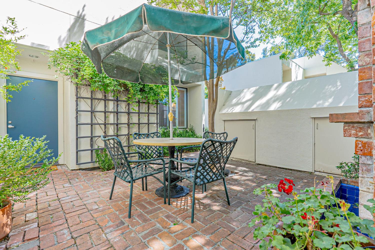 909 Alvarado Avenue 34