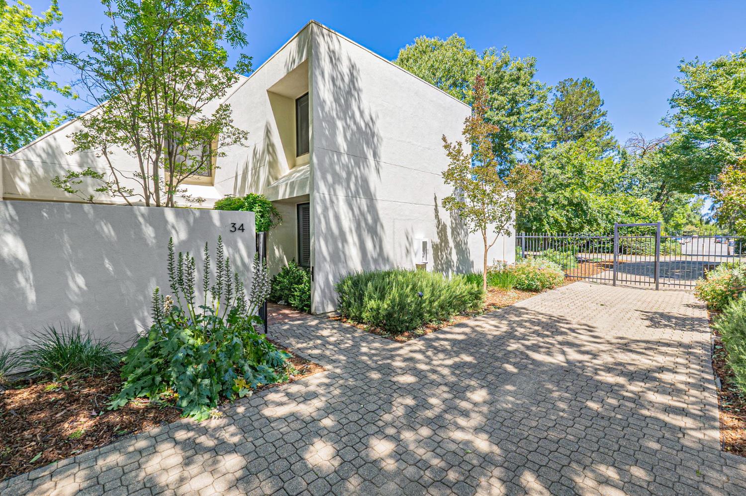 909 Alvarado Avenue 34