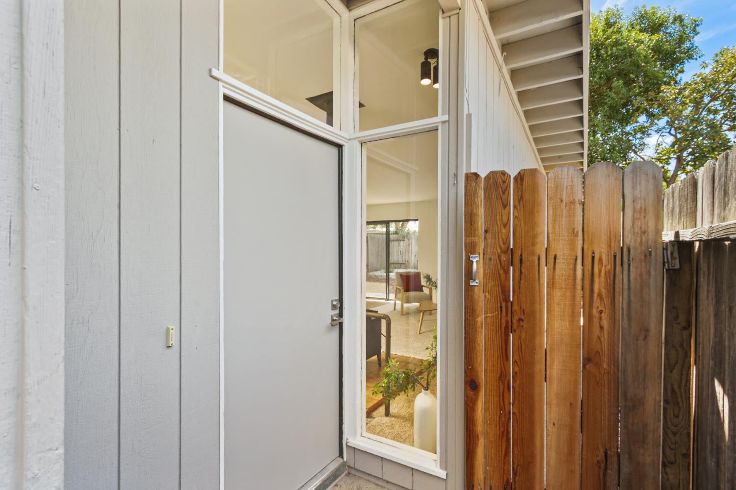 212 Luz Place
