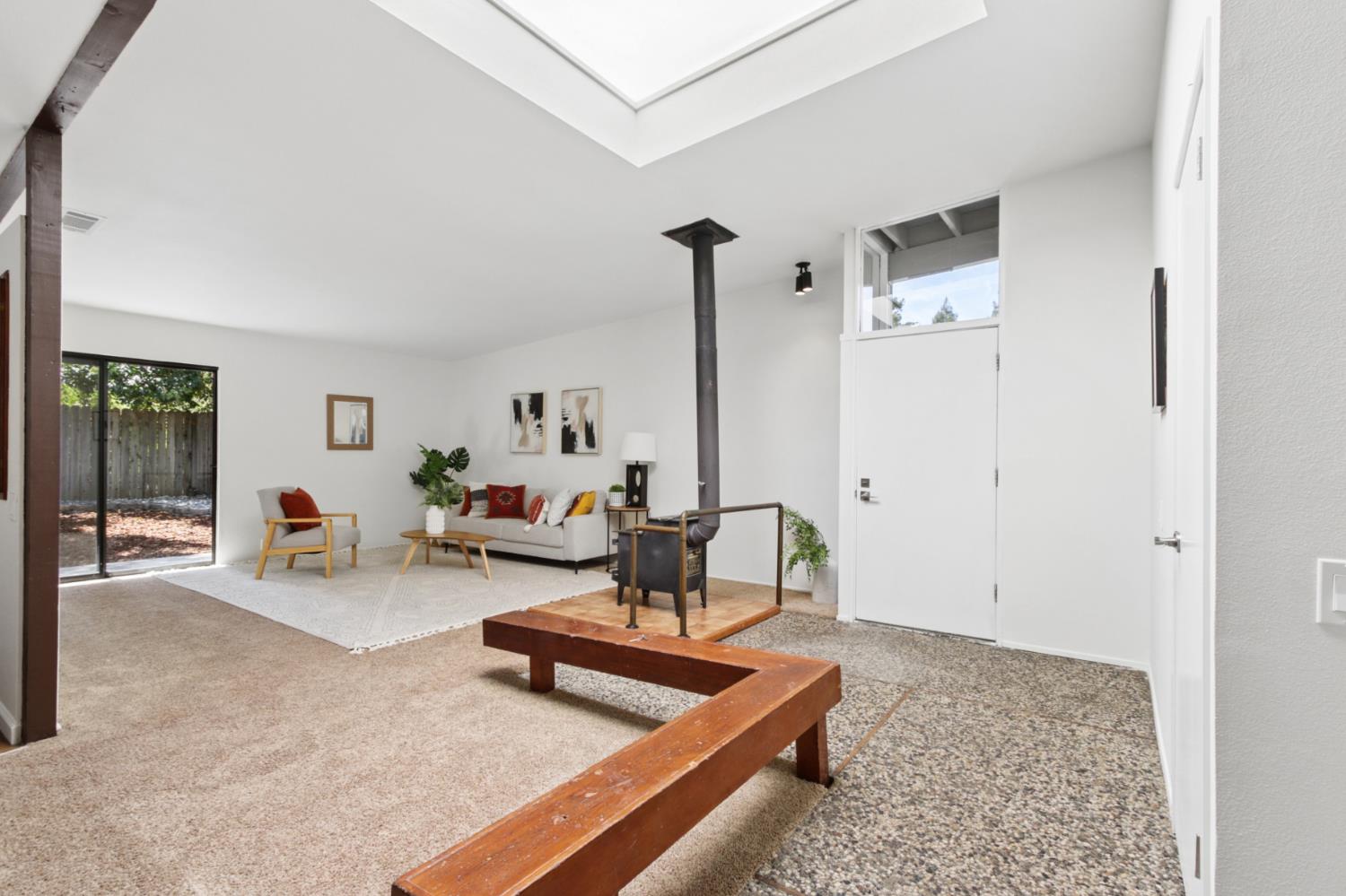 212 Luz Place