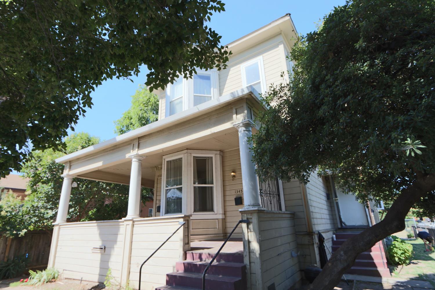 8 W Willow Street
