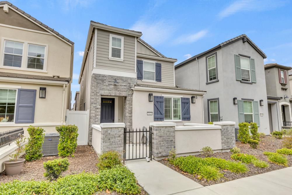 3125 Tanager Court
