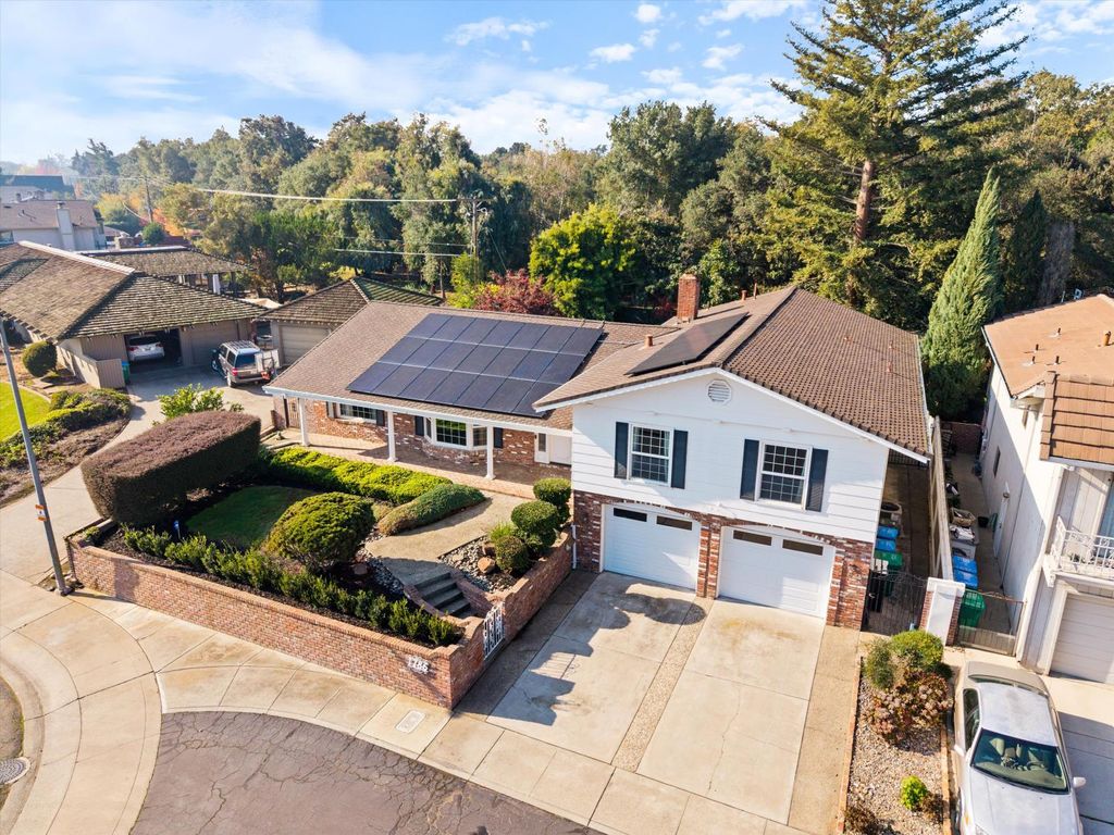 Photo of 1786 Le Bec Court, Lodi, CA 95240 (MLS # 225147042)