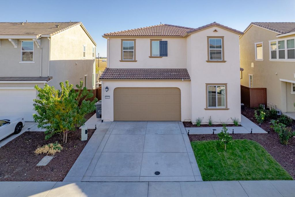 Photo of 1129 Sierra Morena Way, Roseville, CA 95747 (MLS # 226013002)