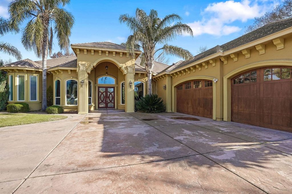 Photo of 3430 Nadine Street, Carmichael, CA 95608 (MLS # 226034535)