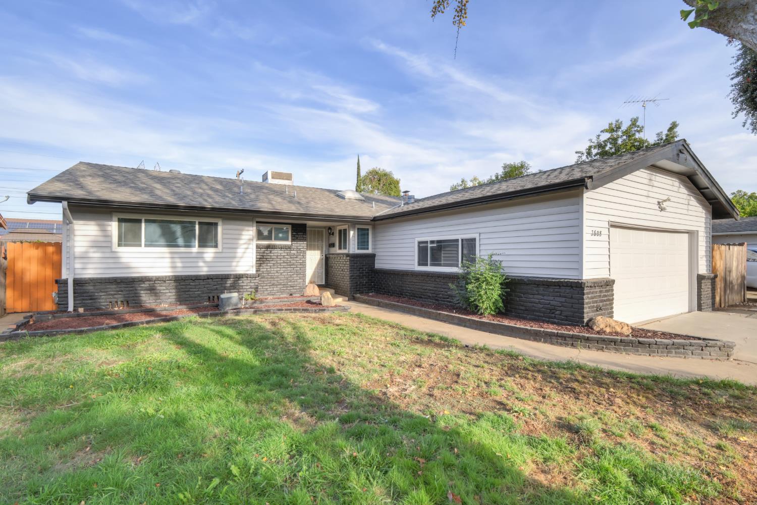 2608 Dorine Way