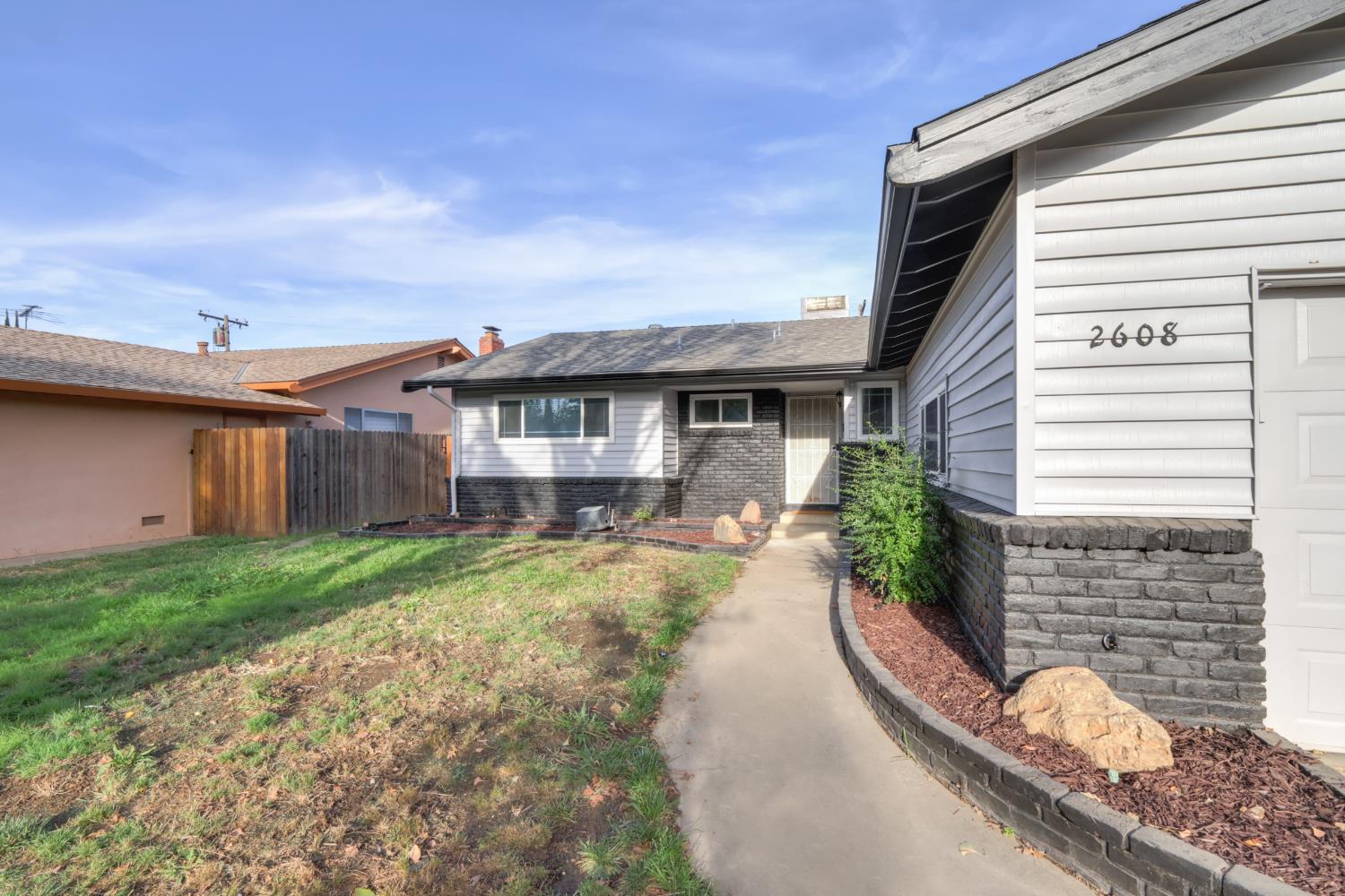 2608 Dorine Way