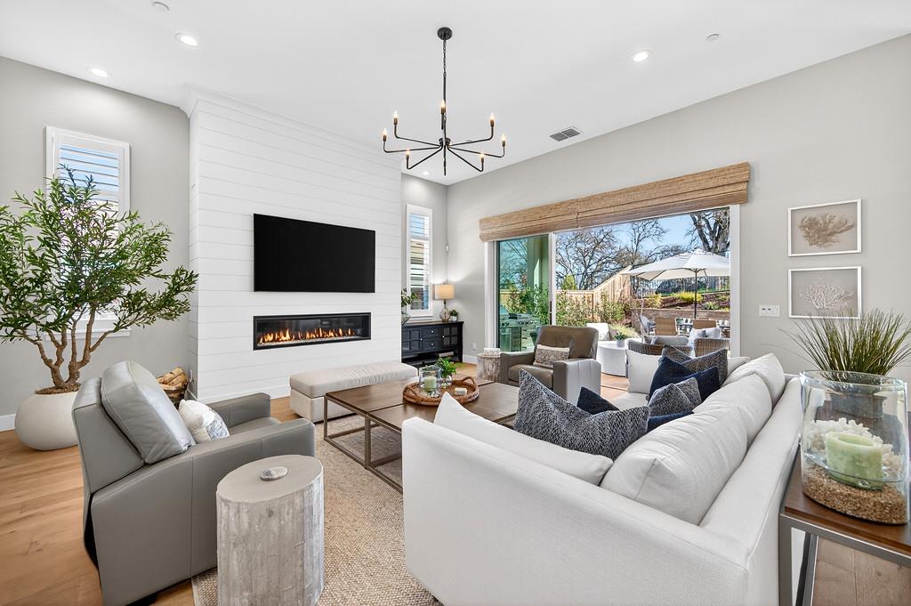 6209 Kings Peak Drive