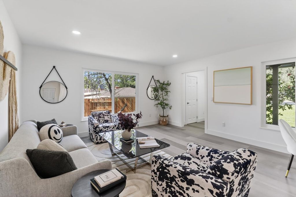 Photo of 8632 Sunset Avenue, Fair Oaks, CA 95628 (MLS # 226031728)