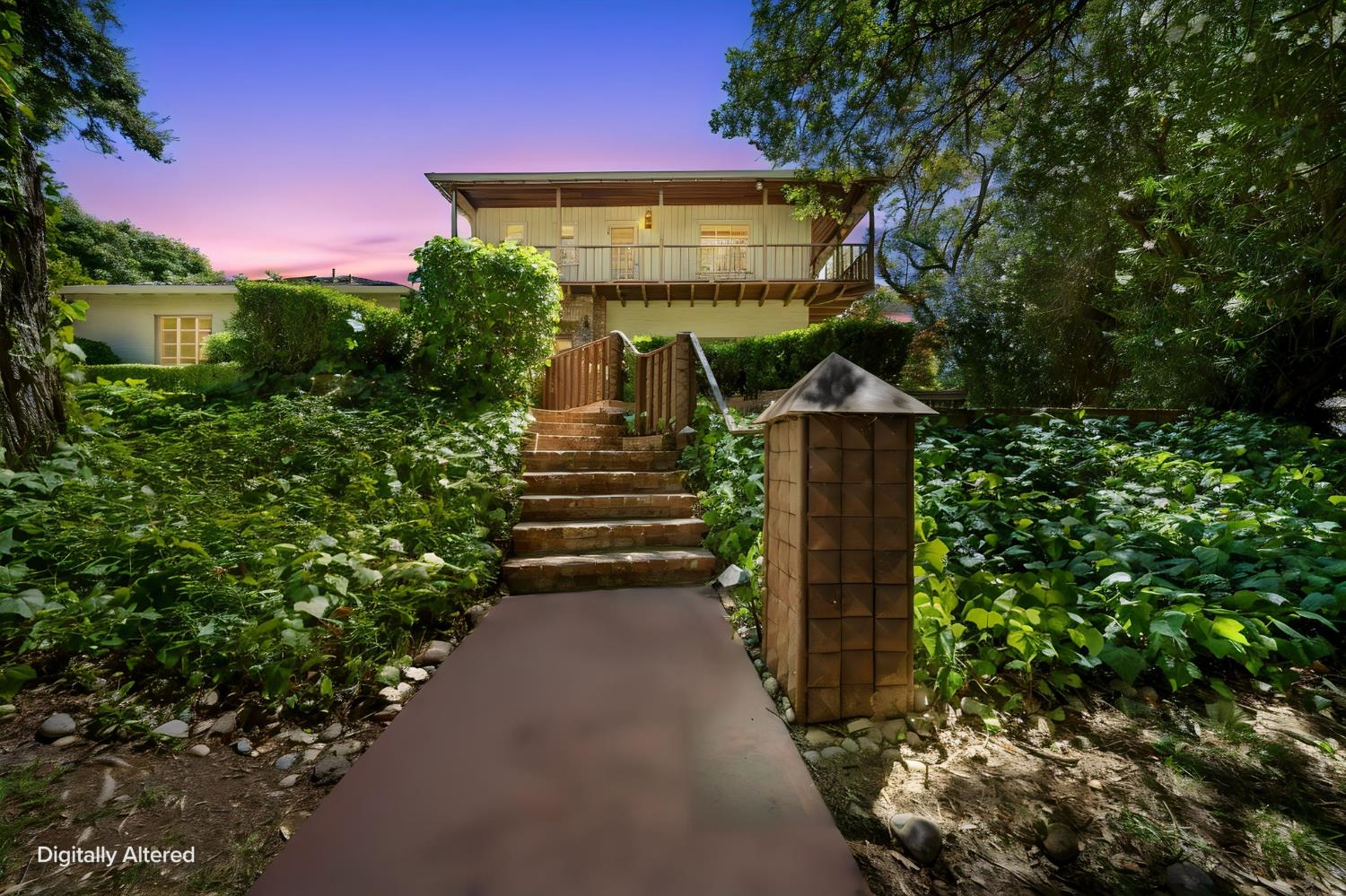 300 El Rio Avenue