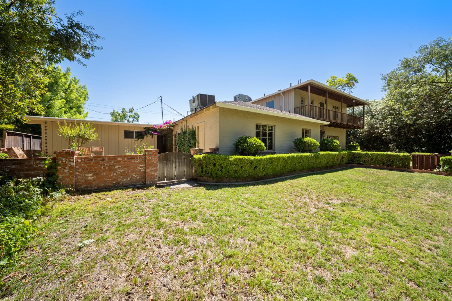 300 El Rio Avenue