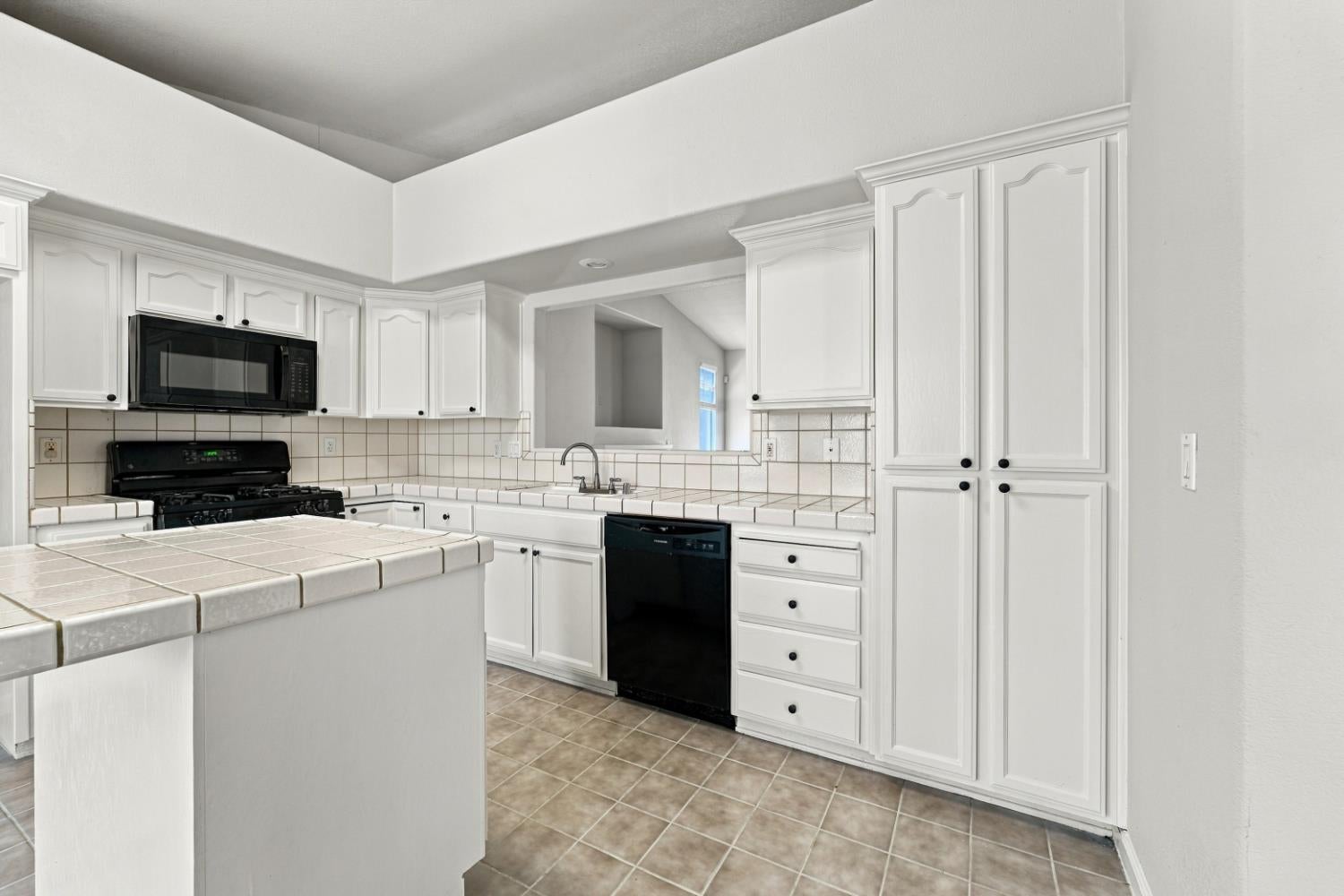 2537 Etcheverry Drive