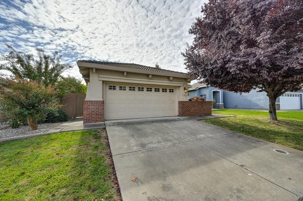 Photo of 7614 Killdeer Way, Elk Grove, CA 95758 (MLS # 224120692)