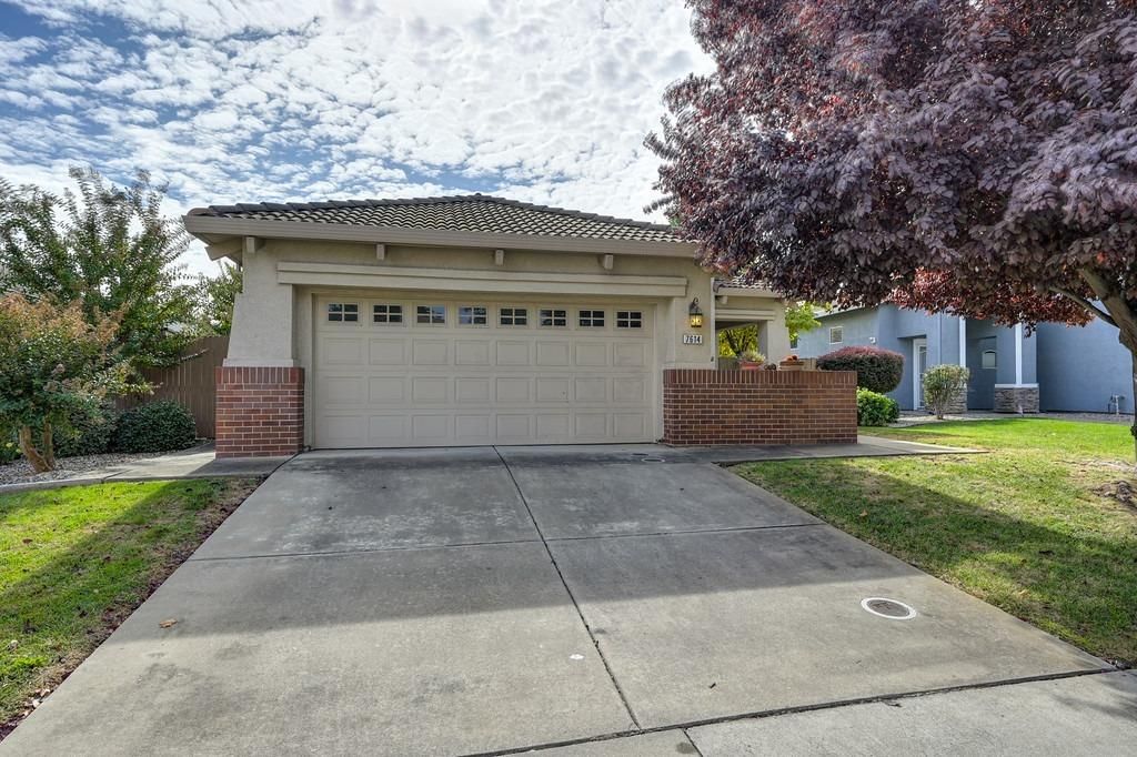 Photo of 7614 Killdeer Way, Elk Grove, CA 95758 (MLS # 224120692)