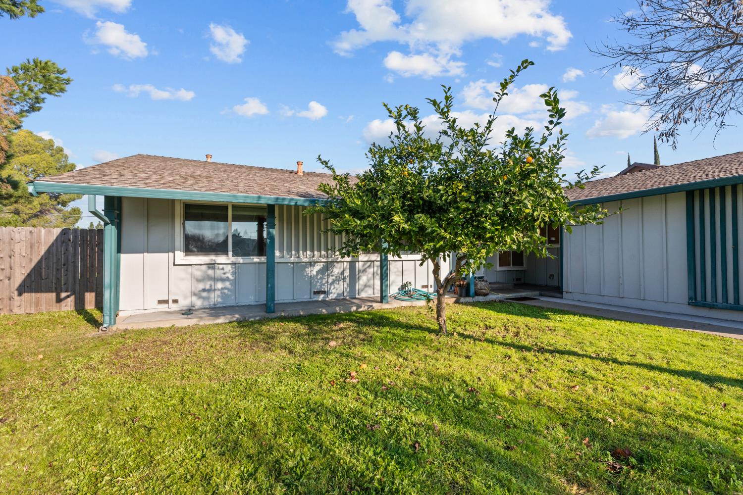 6821 Silverthorne Circle