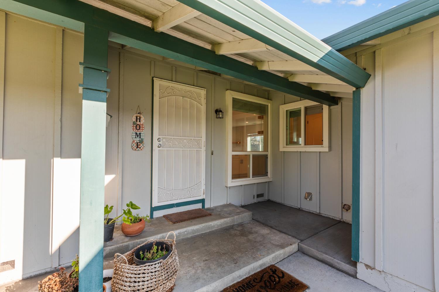 6821 Silverthorne Circle