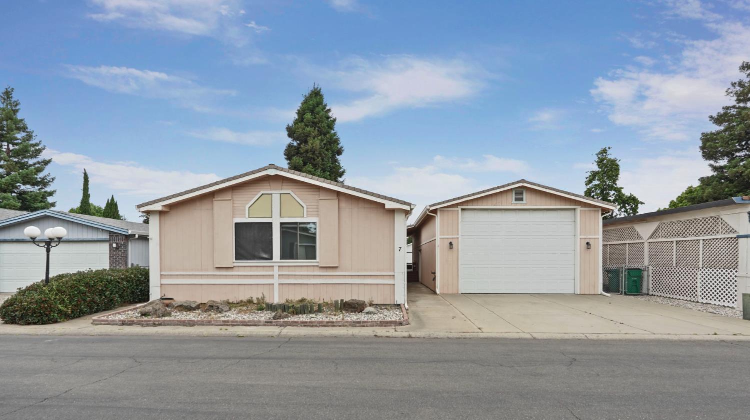7 River Bend Drive