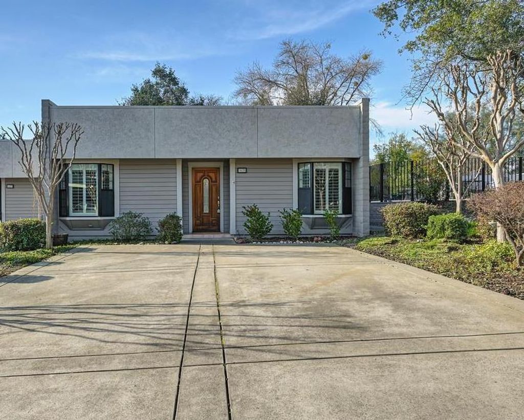 Photo of 7083 Murieta Parkway #26, Rancho Murieta, CA 95683 (MLS # 226006530)