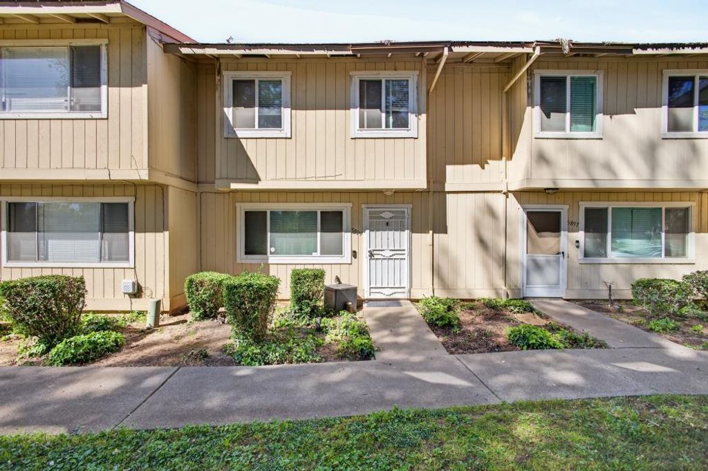 Photo of 5899 Bamford Drive, Sacramento, CA 95823 (MLS # 226030733)