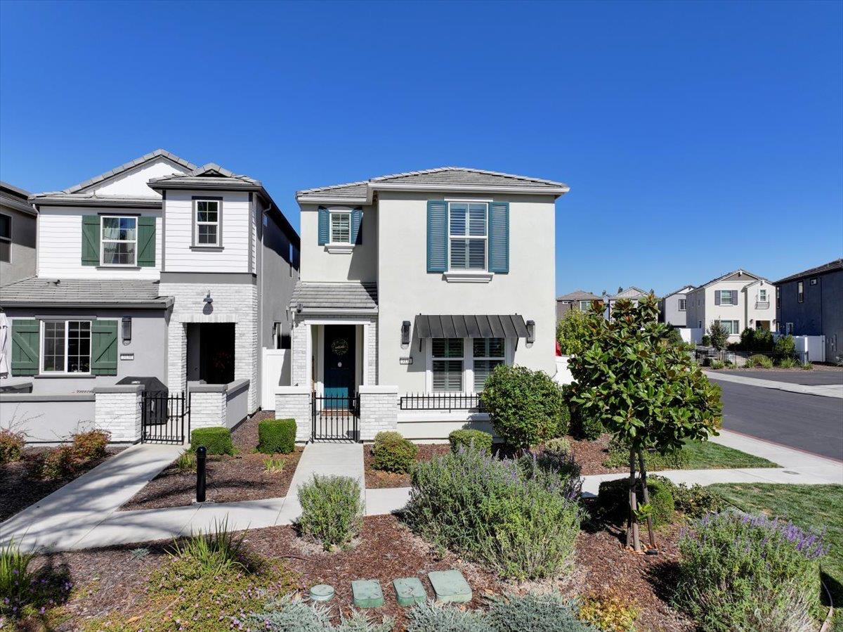 3138 Dove Court