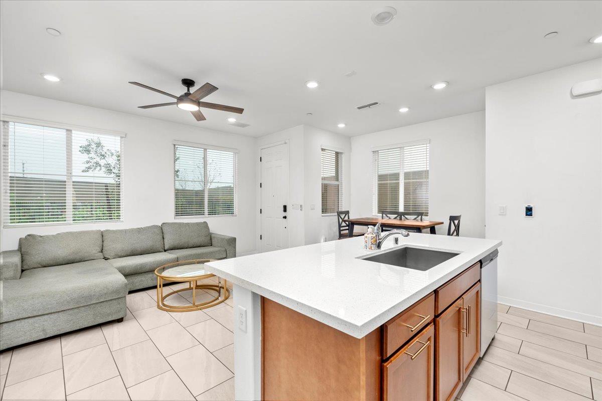 5301 E Commerce Way 56101