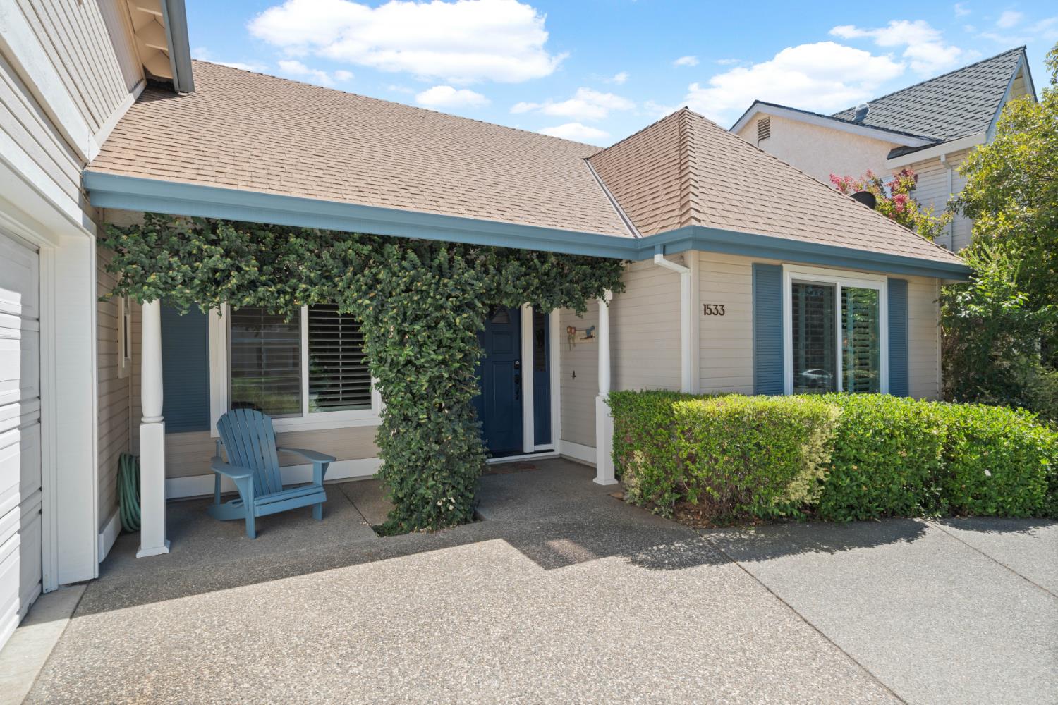 1533 River Oak Way