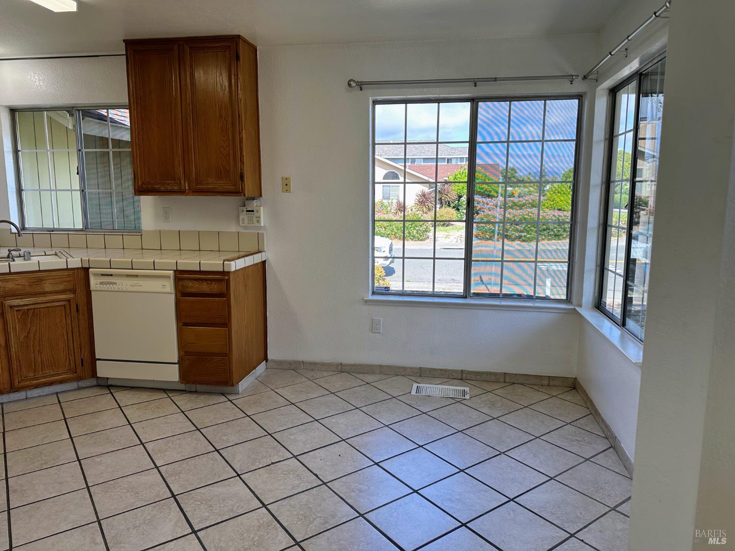 5001 Lakeview Circle