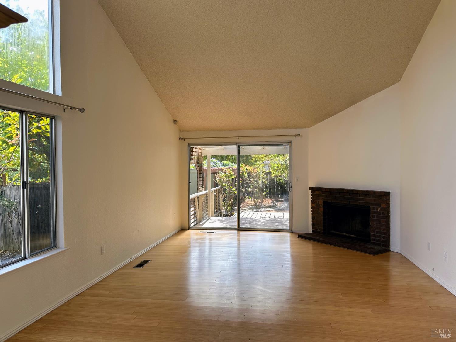 5001 Lakeview Circle