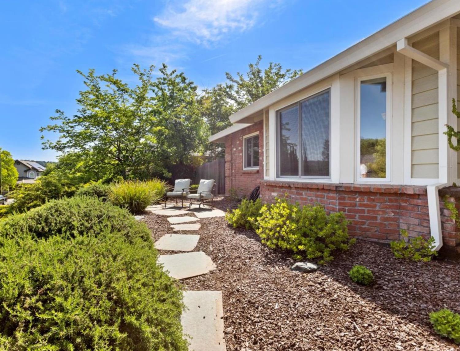 1140 Oak Tree Circle