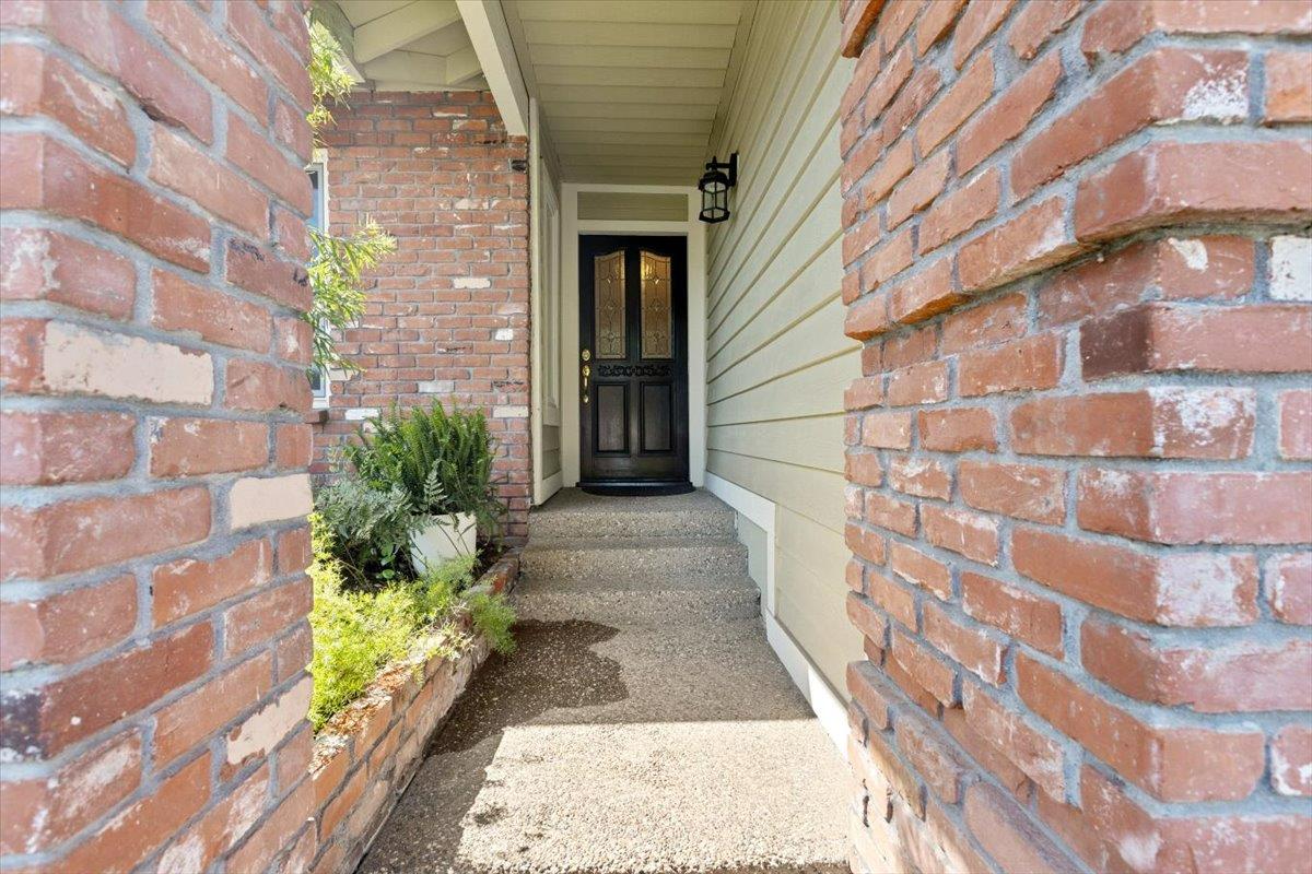 1140 Oak Tree Circle