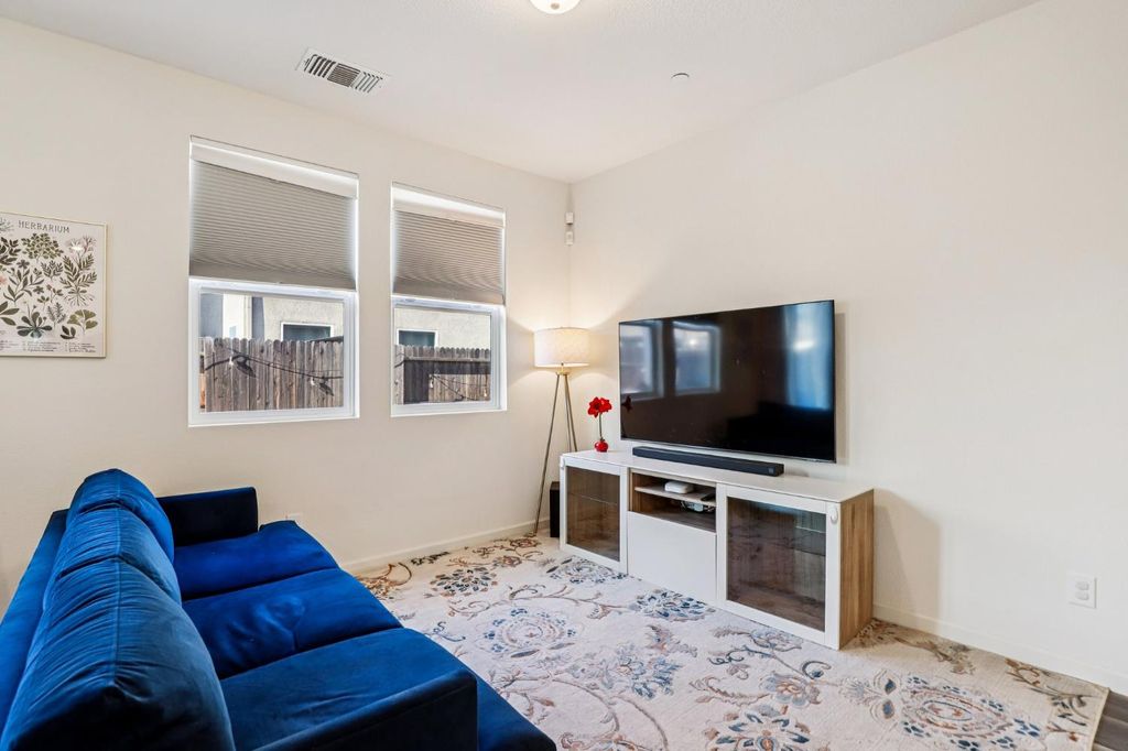 Photo of 5371 York Harbor Way, Sacramento, CA 95835 (MLS # 226003283)