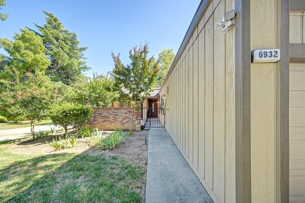 6932 Toluca Lane