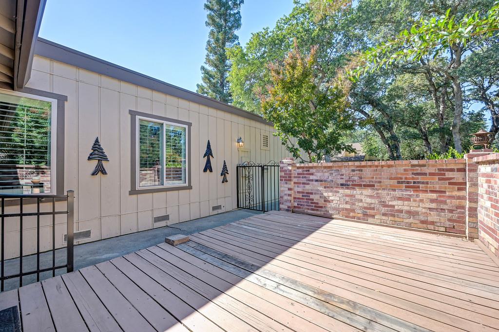 6932 Toluca Lane